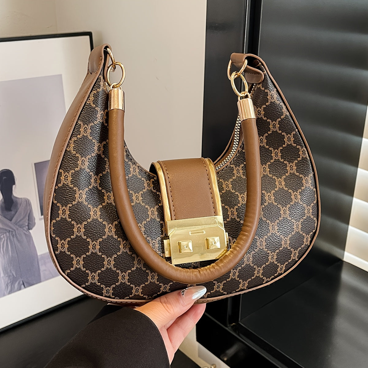 Geometric Schoudertas – Elegant design with gold details